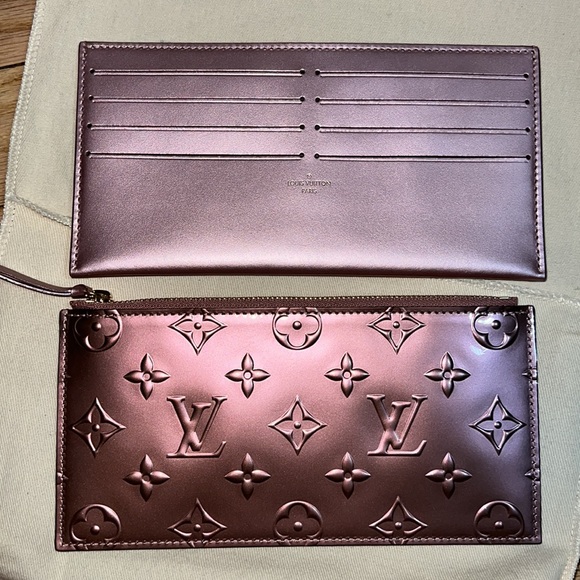 SOLD! 💕 Louis Vuitton Pochette Felicie (Metallic Pale Pink) - Picture 4 of 7